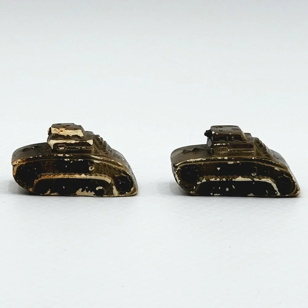 Vintage Ceramic Tank Salt and Pepper Shakers Military Army USA Pair Rare Find